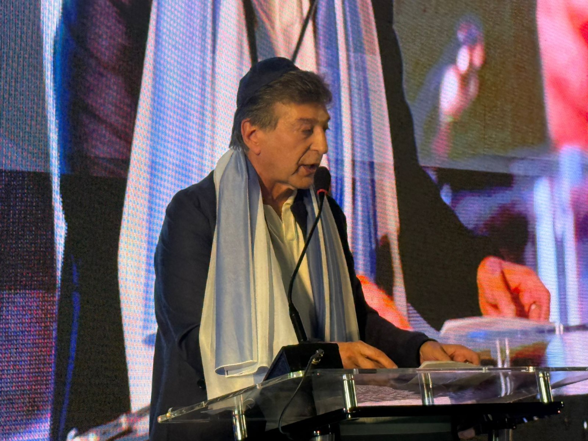 Ato em homenagem às vítimas do 7/10 lota A Hebraica de São Paulo e emociona o público Ato em homenagem às vítimas do 7/10 lota A Hebraica de São Paulo e emociona o público - Fundada em 1948, a CONIB – Confederação Israelita do Brasil é o órgão de representação e coordenação política da comunidade judaica brasileira.