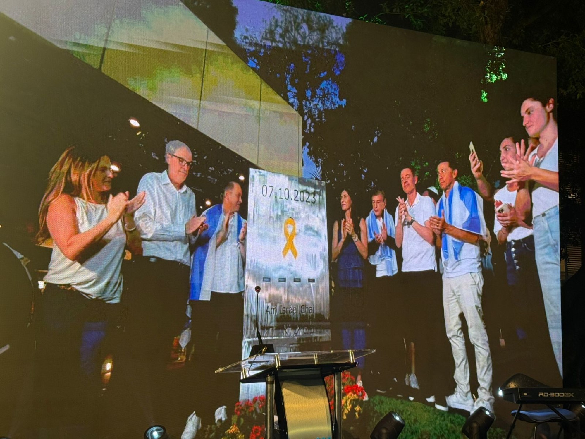 Ato em homenagem às vítimas do 7/10 lota A Hebraica de São Paulo e emociona o público Ato em homenagem às vítimas do 7/10 lota A Hebraica de São Paulo e emociona o público - Fundada em 1948, a CONIB – Confederação Israelita do Brasil é o órgão de representação e coordenação política da comunidade judaica brasileira.