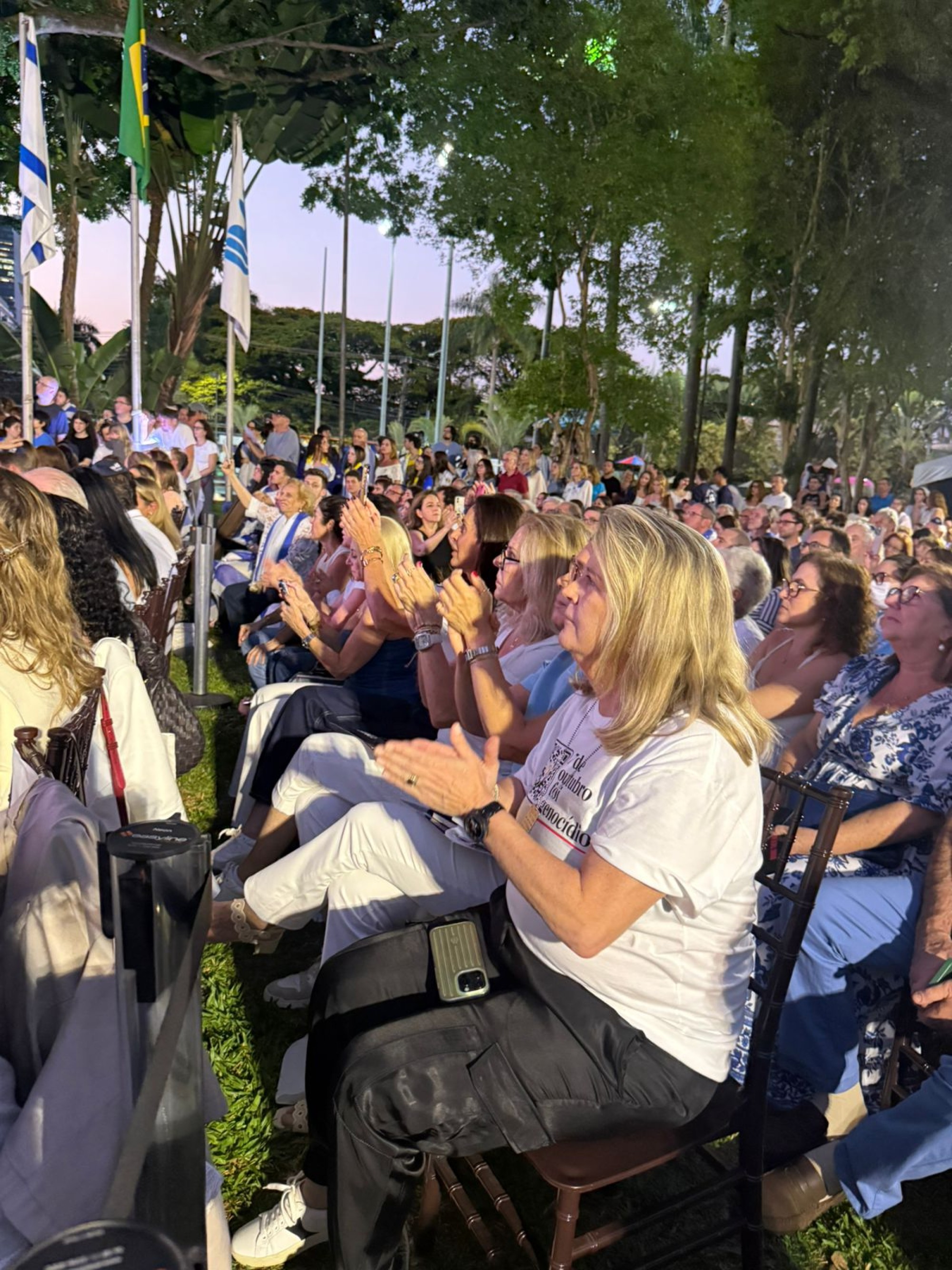 Ato em homenagem às vítimas do 7/10 lota A Hebraica de São Paulo e emociona o público Ato em homenagem às vítimas do 7/10 lota A Hebraica de São Paulo e emociona o público - Fundada em 1948, a CONIB – Confederação Israelita do Brasil é o órgão de representação e coordenação política da comunidade judaica brasileira.