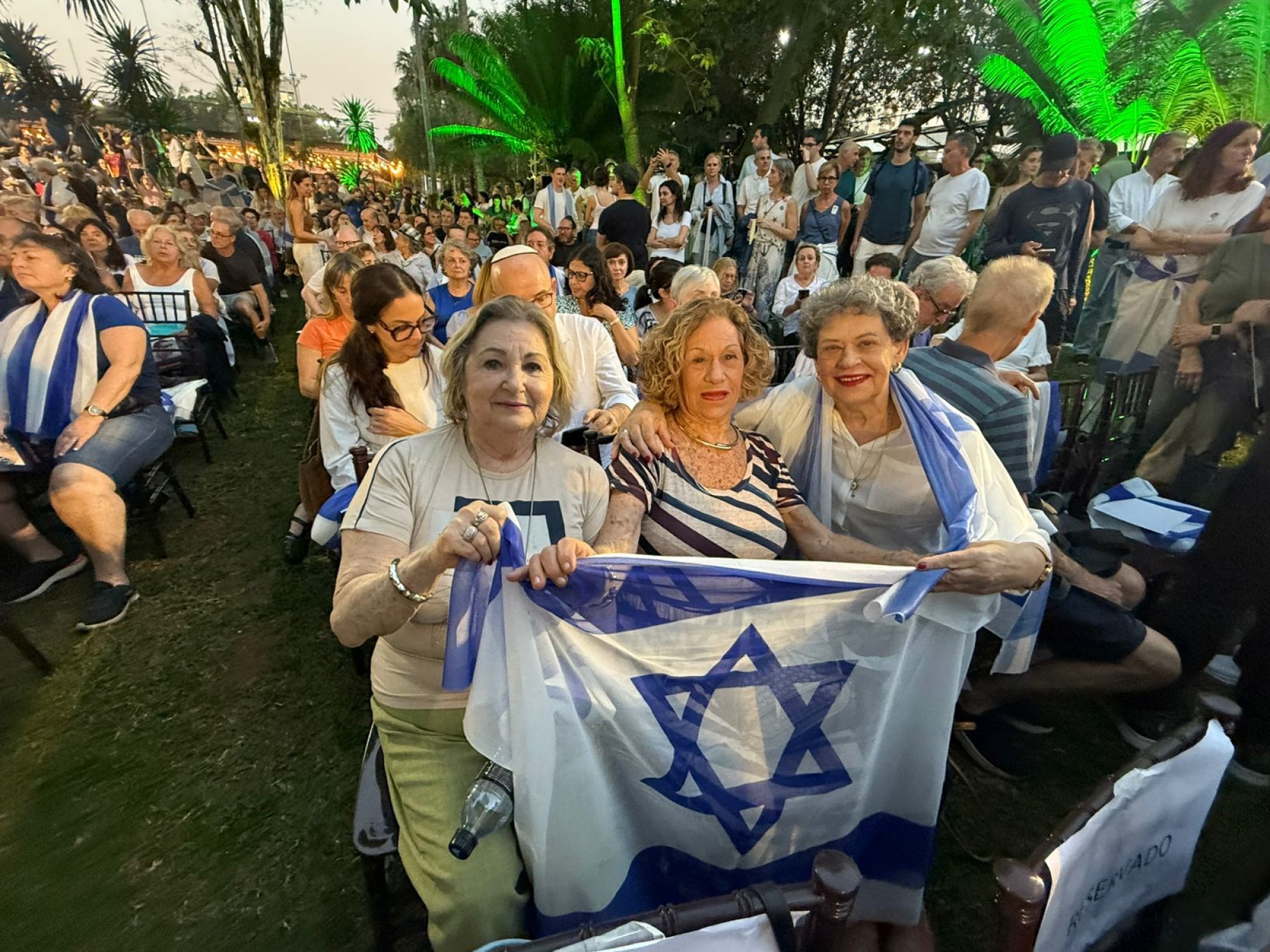 Ato em homenagem às vítimas do 7/10 lota A Hebraica de São Paulo e emociona o público Ato em homenagem às vítimas do 7/10 lota A Hebraica de São Paulo e emociona o público - Fundada em 1948, a CONIB – Confederação Israelita do Brasil é o órgão de representação e coordenação política da comunidade judaica brasileira.