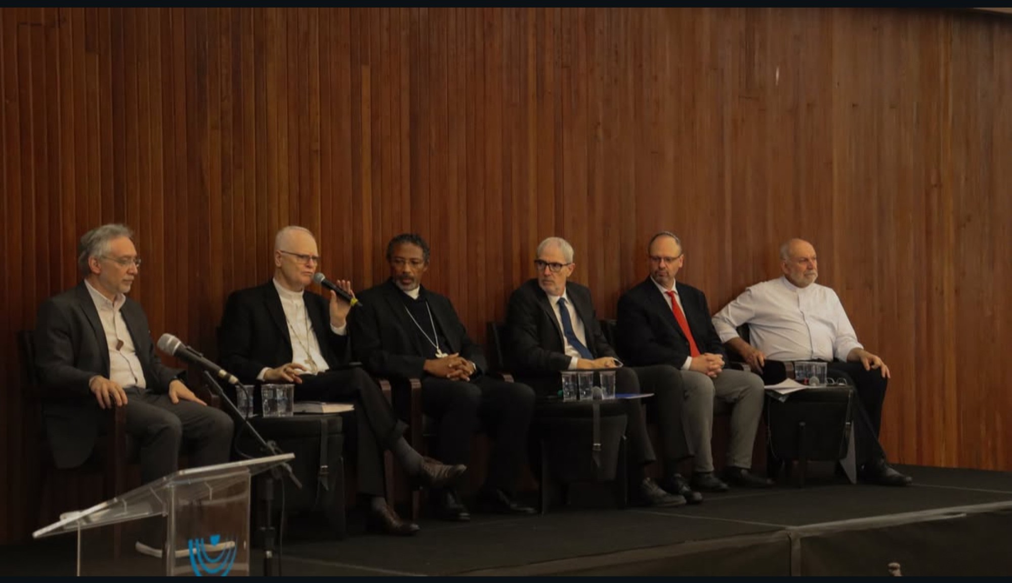 CIP realiza evento interreligioso para celebrar o 60º aniversário da Declaração Nostra Aetate CIP realiza evento interreligioso para celebrar o 60º aniversário da Declaração Nostra Aetate - Fundada em 1948, a CONIB – Confederação Israelita do Brasil é o órgão de representação e coordenação política da comunidade judaica brasileira.