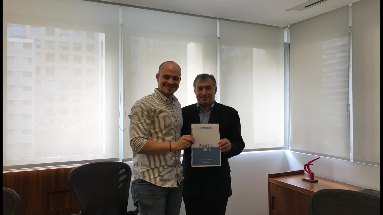 Diretor do StandWithUs entrega relatório a Lottenberg Diretor do StandWithUs entrega relatório a Lottenberg - Fundada em 1948, a CONIB – Confederação Israelita do Brasil é o órgão de representação e coordenação política da comunidade judaica brasileira.