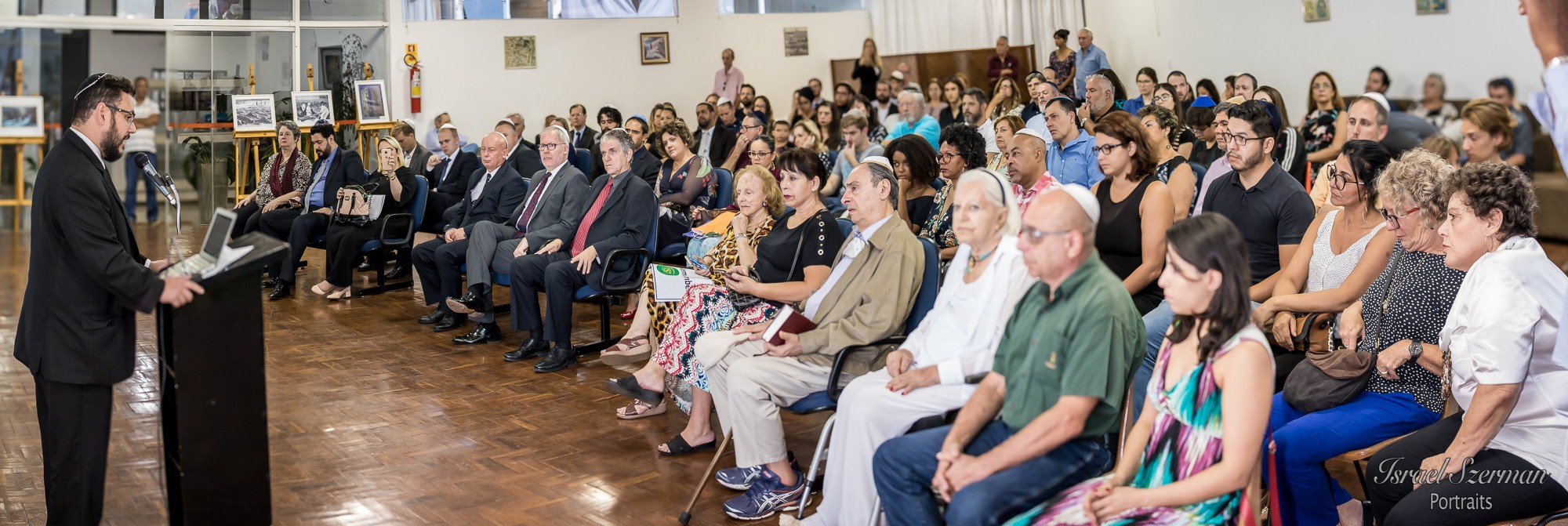 Dia Internacional do Holocausto foi celebrado com ato na capital federal Dia Internacional do Holocausto foi celebrado com ato na capital federal - Fundada em 1948, a CONIB – Confederação Israelita do Brasil é o órgão de representação e coordenação política da comunidade judaica brasileira.